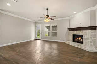 2038 Clive Dr, Granbury, TX 76048 - Photo 12