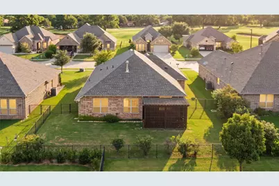2038 Clive Drive, Granbury, TX 76048 - Photo 26