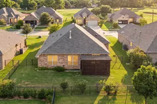 2038 Clive Dr, Granbury, TX 76048 - Photo 26