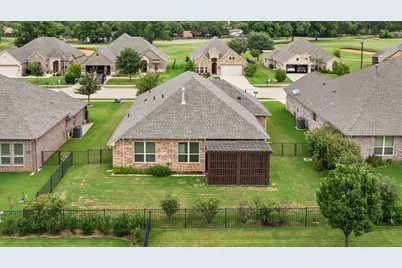 2038 Clive Drive, Granbury, TX 76048 - Photo 36