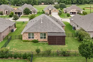 2038 Clive Dr, Granbury, TX 76048 - Photo 36