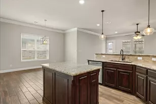 2038 Clive Dr, Granbury, TX 76048 - Photo 6