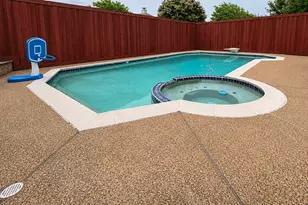 1405 Meadow Dr, Irving, TX 75063 - Photo 10