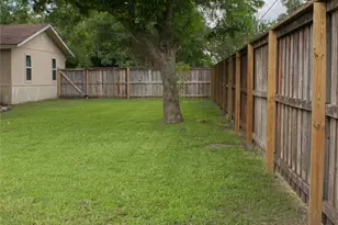 250 9th St, Cooper, TX 75432 - Photo 2