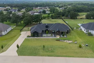 321 Pear Valley Ln, Burleson, TX 76028 - Photo 2