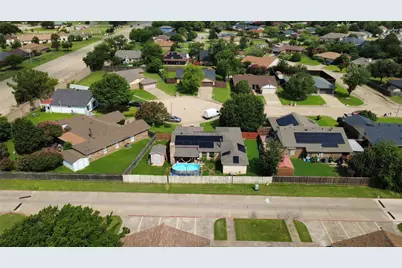 3030 Meadow Creek Court, Grand Prairie, TX 75052 - Photo 10