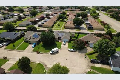 3030 Meadow Creek Court, Grand Prairie, TX 75052 - Photo 24