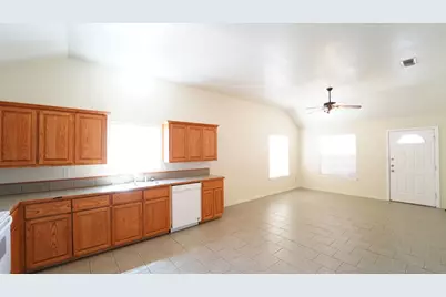 327 S Blue Jay Court, Weatherford, TX 76088 - Photo 6