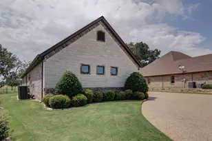 1221 Prestwick Ct, Granbury, TX 76048 - Photo 4