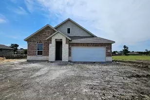 901 Silverleaf Dr, Ennis, TX 75119 - Photo 1