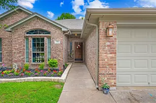 721 Morgan Dr, Burleson, TX 76028 - Photo 2