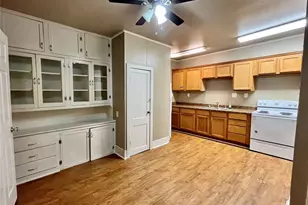 1002 Gregg St, Denton, TX 76201 - Photo 4