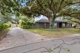 3900 N Shadycreek Dr, Arlington, TX 76013 - Photo 4