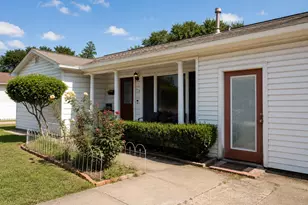 1010 Mcclendon St, Irving, TX 75061 - Photo 2