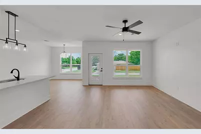806 S Avenue Q, Clifton, TX 76634 - Photo 6