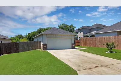 104 Sweeney Street, Hillsboro, TX 76645 - Photo 2