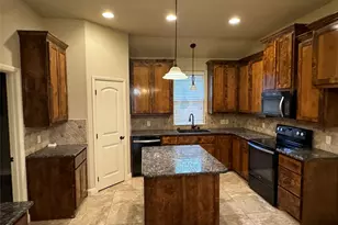 1309 Preston Trail Ct, Granbury, TX 76048 - Photo 4