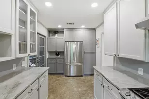 2307 Lawndale Dr, Dallas, TX 75211 - Photo 10