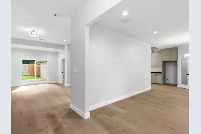2813 Staffordshire Drive, Carrollton, TX 75007 - Photo 12