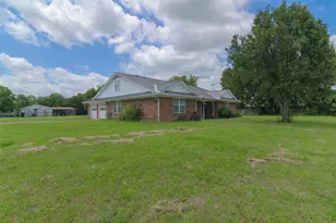 301 E 6th St, Krum, TX 76249 - Photo 26