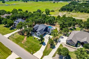 673 S Sugartree Dr, Lipan, TX 76462 - Photo 2