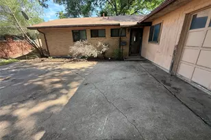 737 Blueberry Ln, Grand Prairie, TX 75052 - Photo 2