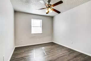 105 Peach St, Crowley, TX 76036 - Photo 8