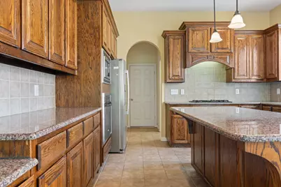 3024 N Camino Lagos, Grand Prairie, TX 75054 - Photo 6