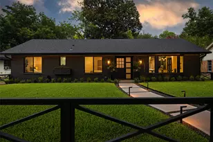 10262 Vinemont St, Dallas, TX 75218 - Photo 2