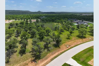 2131 E Landings N, Granbury, TX 76049 - Photo 10