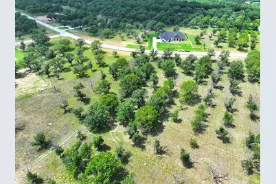 2131 E Landings N, Granbury, TX 76049 - Photo 2