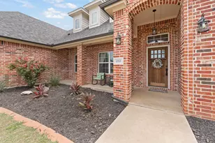 2211 Nottaway Dr, Cleburne, TX 76033 - Photo 2