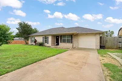 1105 Ashwood Court, Cleburne, TX 76033 - Photo 4