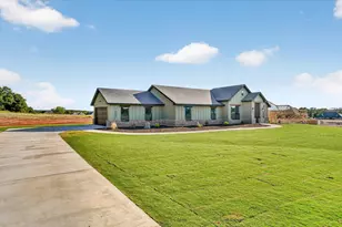 1097 Colt Rd, Springtown, TX 76082 - Photo 4