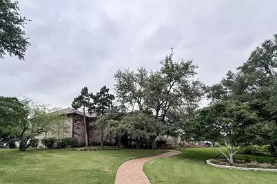 200 Balboa Court, Irving, TX 75062 - Photo 2