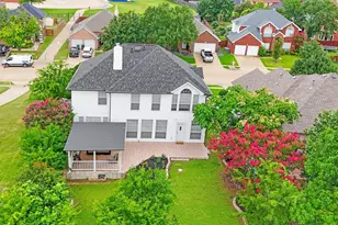 615 E Lynn Creek Dr, Arlington, TX 76002 - Photo 2