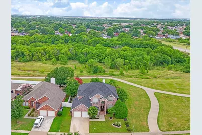 615 E Lynn Creek Drive, Arlington, TX 76002 - Photo 2