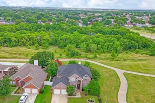 615 E Lynn Creek Dr, Arlington, TX 76002 - Photo 1