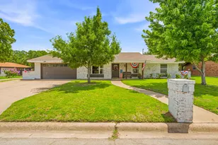 977 Mockingbird St, Stephenville, TX 76401 - Photo 1