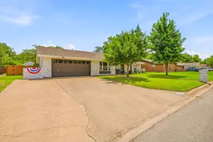 977 Mockingbird St, Stephenville, TX 76401 - Photo 4