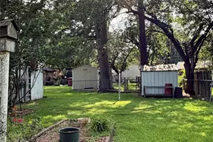 309 Glen Oaks, Bonham, TX 75418 - Photo 16