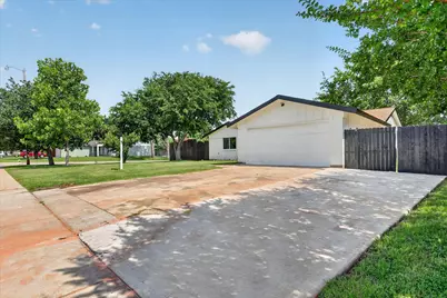 501 Kent Drive, Lewisville, TX 75067 - Photo 4