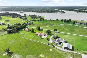 1900 S Shore Dr, Bonham, TX 75418 - Photo 2
