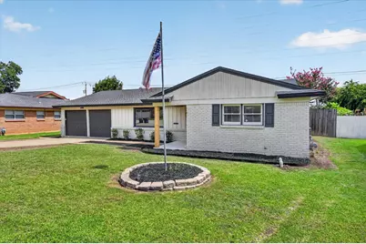 154 Hallmark Drive W, Fort Worth, TX 76134 - Photo 2