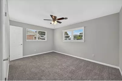 154 Hallmark Drive W, Fort Worth, TX 76134 - Photo 10