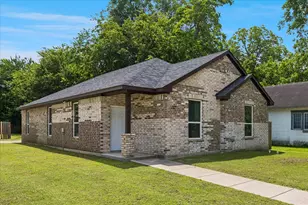 344 N Taylor St, Gainesville, TX 76240 - Photo 1