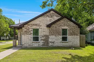 344 N Taylor St, Gainesville, TX 76240 - Photo 2