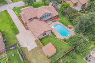 2709 Oak Trail Ct, Dalworthington Gardens, TX 76016 - Photo 10
