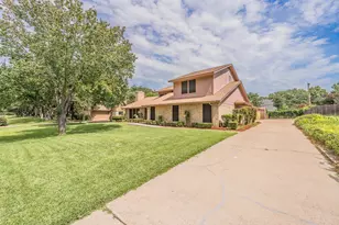 2709 Oak Trail Ct, Dalworthington Gardens, TX 76016 - Photo 2