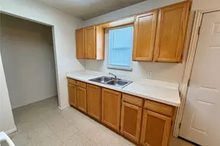 1708 Overland Dr, Cleburne, TX 76033 - Photo 8